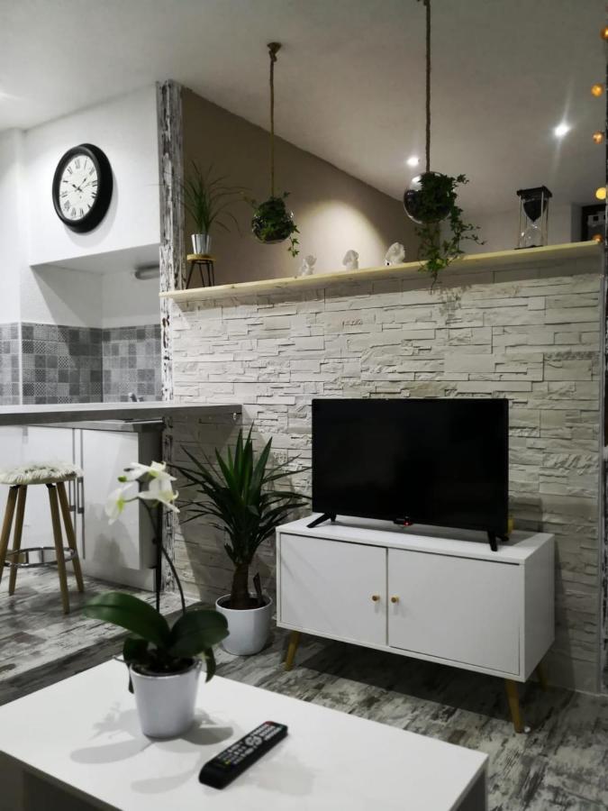 Studio zen et cosy, neuf en pleine ville Saint-Claude Extérieur photo